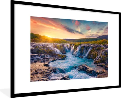 Produktbild von MuchoWow® Gerahmtes Poster Wasserfall - Pflanzen - Moos - Landschaft - Sonnenuntergang - Fels 90x60 cm - Poster mit Schwarzem Bilderrahmen Wandposter Rahmen Foto Bilder - Wanddekoration - Fotos