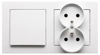 Produktbild von Ospel AS Weiße Doppelsteckdose mit Schalter und Doppelrahmen