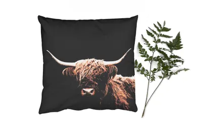 Produktbild von MuchoWow® Zierkissen Sofakissen Wohnzimmer Dekokissen 50x50 cm Schottisches Hochlandrind - Schwarz - Horn - Komfort - Sofakissen