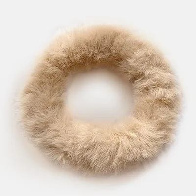 Image de Chouchou classique en fourrure douce et moelleuse de couleur beige clair