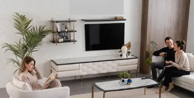 Image de Étagère murale minimaliste noire avec des livres décoratifs – Design moderne