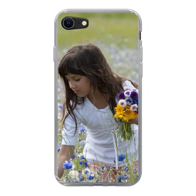 Produktbild von MuchoWow® Handyhülle Schutzhülle Hülle für iPhone SE 2020 Mädchen - Blumen - Wiese Silikon Softcase Handy Hülle - Kartenbesitzer