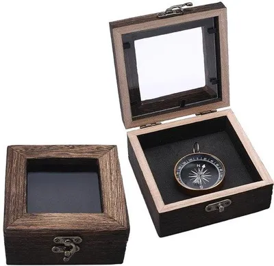 Immagine prodotto di Portagioie in legno - Cuscino in velluto nero - 10x10x4,8 cm