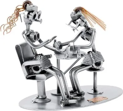 Zdjęcie produktu dla Metalowa figurka przedstawiająca manicure – ręcznie wykonana rzeźba przedstawiająca ludzika z śrubek