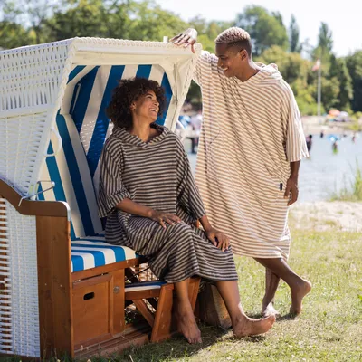 Produktbild von HOMELEVEL Badeponcho Damen und Herren - Surf Poncho aus 100% Baumwolle - Tuch für Erwachsene - Unisex Bademantel - Badetuch mit Kapuze