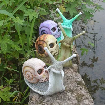 Produktbild von Halloween-Schädelschnecke, Schädelskulptur, gotische Heimdekoration aus Kunstharz, Gartendekoration für Terrasse, Rasen, Garten, Büro, Geschenk