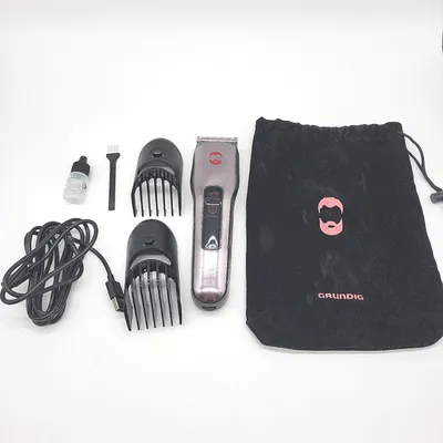 Obrázek produktu pro Zastřihovač vlasů a vousů GRUNDIG ProClub MC 8030, se senzorem BeardCare, technologie titanových čepelí, 2 hřebeny pro různé délky střihu, dlouhá doba chodu, Wet & Dry, tmavě matný chrom/červená barva