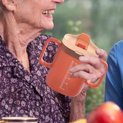 Produktbild von Auslaufsichere Becher für Senioren - 300 ml Wasserflasche mit Griffen