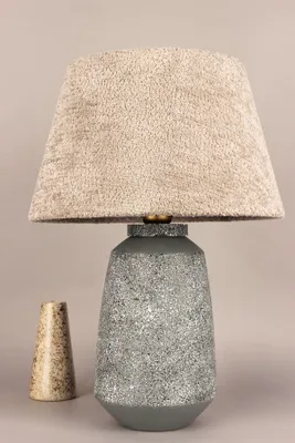 Produktbild von Opviq, Hochwertige Tischlampe mit Keramikkörper und Samtoberteil, Ø35 h:22 cm, Gesamthöhe: 52 cm | Fassung: 1 x E27 max. 40 W | Elegantes Design für modernes Wohnen, IP20.
