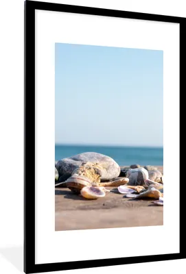 Produktbild von MuchoWow® Gerahmtes Poster Muscheln - Strand - Meer - Sommer - Sonne 60x90 cm - Poster mit Schwarzem Bilderrahmen Wandposter Rahmen Foto Bilder - Dekoration - Wandposter Wohnzimmer - Hochwertig