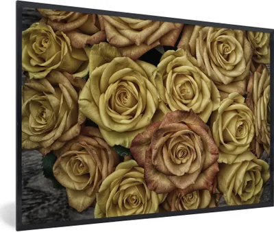 Produktbild von MuchoWow® Gerahmtes Poster Rosen - Gold - Braun - Blumenstrauß 90x60 cm - Poster mit Schwarzem Bilderrahmen Wandposter Rahmen Foto Bilder - Fotorahmen - Foto-Plakat