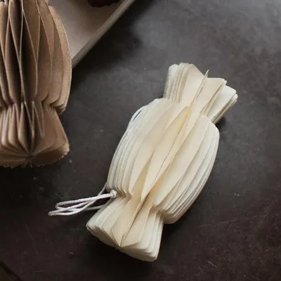 Produktbild von Papieranhänger Candy - cremeweiß