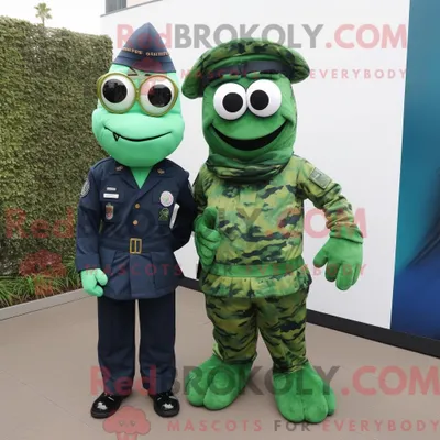Productafbeelding van Mascottekarakter REDBROKOLY van een groene marinezegel gekleed met een midi-jurk en stropdassen