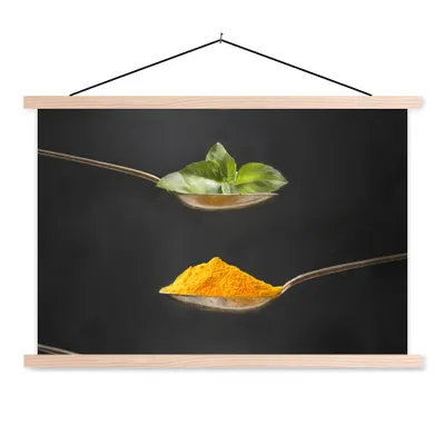 Produktbild von MuchoWow® Textilposter Kräuter - Löffel - Gewürze - Schwarz - Italienisch 120x80 cm mit holzfarbenen Rahmen - Aufhängeset