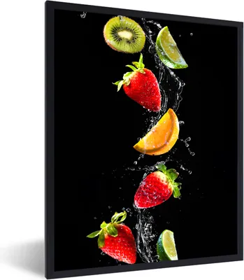 Produktbild von MuchoWow® Gerahmtes Poster Obst - Wasser - Schwarz - Stillleben Erdbeere - Kiwi 60x80 cm - Poster mit Schwarzem Bilderrahmen Wandposter Rahmen Foto Bilder - Premium - Wanddeko Wohnzimmer