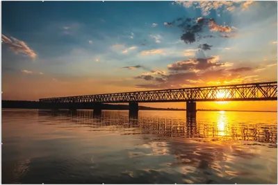 Produktbild von Wallario Wandbild Brücke bei Sonnenuntergang, Größe: 61 x 91,5 cm, Poster mit rahmenlosen Bildhalter