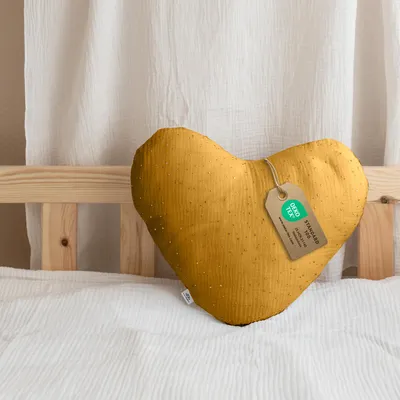 Produktbild von Kuschelkissen Herz & Stern aus Musselin fürs Kinderzimmer
