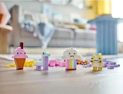 Zdjęcie produktu dla LEGO 11028 Classic Kreatywna zabawa pastelowymi kolorami, Zabawki Konstrukcyjne dla Dzieci od 5 lat z Modelami; Dinozaury, Koty i nie tylko, Kreatywny Prezent Edukacyjny