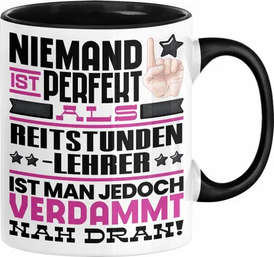Produktbild von Reitstundenlehrer Geschenk Tasse Lustige Geschenkidee für Reitstundenlehrer Geburtstag Kaffee-Becher Niemand Ist Perfekt Aber Als Reitstundenlehrer Ist Man Nah Dran (Schwarz)