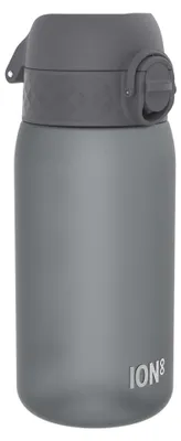 Productafbeelding van ion8 Kinderfles, 350 ml, lekvrij, éénhandig te openen, veilige sluiting, vaatwasmachinebestendig, BPA-vrij, handvat, klapdeksel, gemakkelijk schoon te maken, klimaattraal, grijs