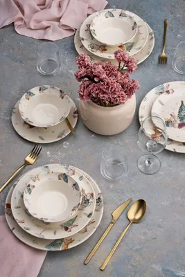 Produktbild von Hermia Concept, Hochwertiges 24-teiliges Geschirrset, 100% Keramik | 6 Servierplatten (25x25x2,5 cm), 6 Teller (21x21x3,5 cm), 6 Schalen (14x14x4,5 cm), 6 Dessertteller (19x19x2 cm) | Spülmaschinen- und mikrowellengeeignet.