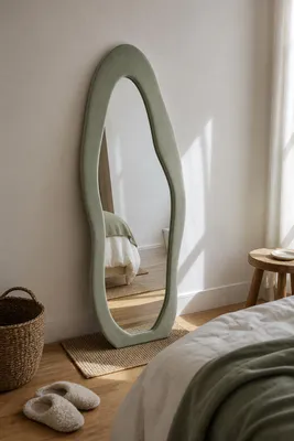 Hauptansicht des LunaMirror Cleo Ganzkörperspiegels in Salbeigrün, 160 x 60 cm