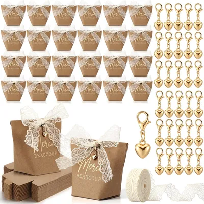 Imagen del producto de Cajas de regalo, juego de 30 unidades, de cartón kraft con un colgante en forma de corazón dorado y cinta de encaje, ideales para bodas y comuniones