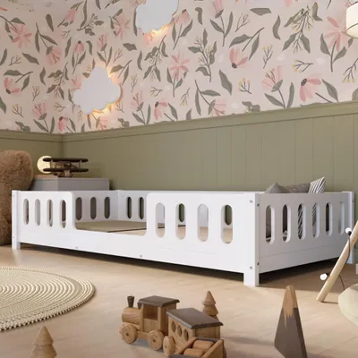Produktbild von Crazy Pine Kinderbett 100x200 cm – Weißes Montessori Bodenbett aus MDF – Kleinkindbett mit Abgerundeten Kanten, Einstieg mittig – Crazy Ethan