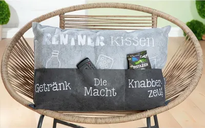 Immagine prodotto di Gilde Kissen, rechteckig, "Rentner Kissen", Schriftzug, Filz, grau, VE 3, B. 60 cm, H. 39 cm 49265 4063387492659