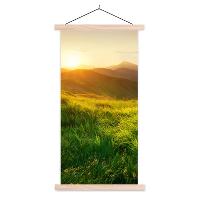 Produktbild von MuchoWow® Textilposter Gras - Hügel - Sonne - Natur - Landschaft 40x80 cm mit holzfarbenen Rahmen - Wohnzimmer