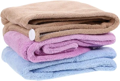 Produktbild von 3er-Set schnell trocknender Haartücher aus Korallenfleece mit Knopfverschluss, besonders saugfähig und leicht für zu Hause und unterwegs, Design nach dem Zufallsprinzip