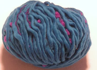 Produktbild von PUNTI, noppiges Schurwollgarn  von Schulana - blau (900) - ca. 48m /50g