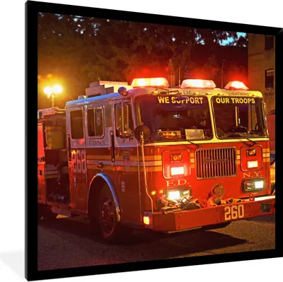 Produktbild von MuchoWow® Gerahmtes Poster Feuerwehrfahrzeuge von New York City 40x40 cm - Poster mit Schwarzem Bilderrahmen Wandposter Rahmen Foto Bilder - Mit Rahmen - Wanddekoration Schlafzimmer