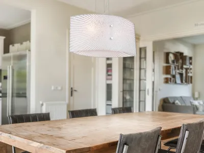 Produktbild von Große LED Pendelleuchte Glas Lampenschirm weiß über Esstisch & Esszimmertisch