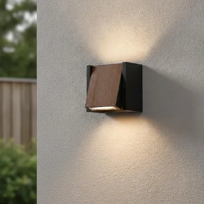 Productafbeelding van Wandlamp Kioo zwart met hout, AI-gegenereerde afbeelding