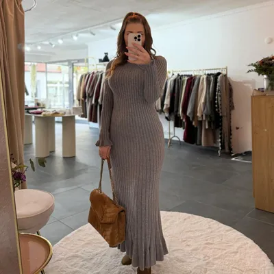 Produktbild von Strickkleider Damen Langes Kleid "Katja" Grau, Onesize (XS-XL) Traumhaftes, langes Langarm Kleid, für frauen Strick kleid, Damenkleid, Maxi Kleid