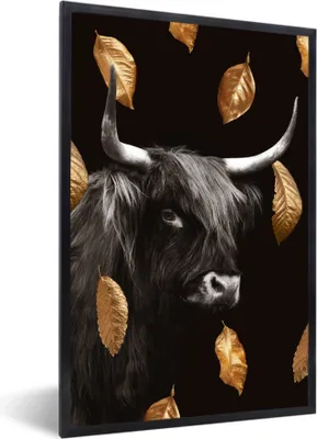 Produktbild von MuchoWow® MuchoWow® Gerahmtes Poster Schottisches Hochlandrind - Gold - Blätter 20x30 cm - Poster mit zchwarzem Bilderrahmen - Drucken - Bilder Poster im Rahmen