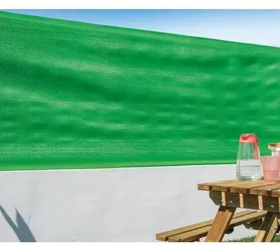 Produktbild von Grüner, gewebter HDPE-Sichtschutz 1,50 x 10 m – 120 g/m² – 95 % Lichtundurchlässigkeit