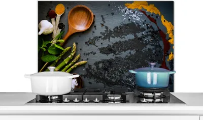 Produktbild von KitchenYeah®  Spritzschutz Küche - Küchenrückwand - Wandschutz für Herd und Spüle - Gewürze - Schöpfkelle - Küche 90x60 - Alu-Dibond (Alternative zum Spritzschutz aus Glas) - Hitzebeständig - Herdspri