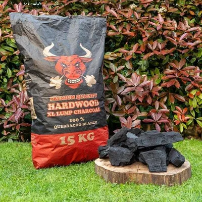 Image de Bois de Quebracho Blanco de qualité supérieure, idéal pour les barbecues et les appareils de cuisson Kamado.