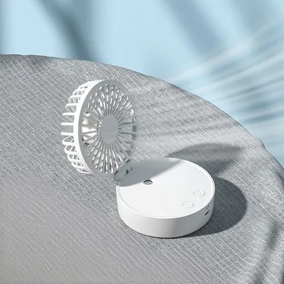 Imagen del producto de Mini ventilador plegable, con función de nebulización, se puede colgar del cuello, se carga mediante USB