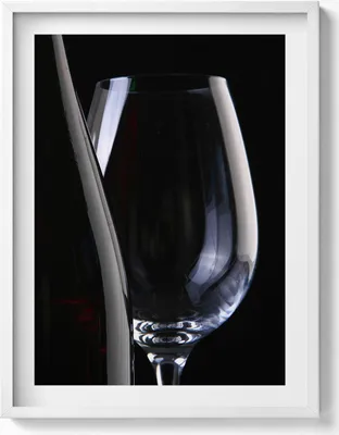Produktbild von Glas und Flasche– Wandbild mit Rahmen – Gerahmtes Bild  – Wanddekoration – 60x80 cm –  Weiß Rahmen