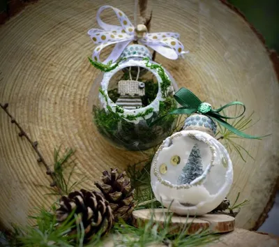 Produktbild von Dekorative grüne Weihnachtsbäume 8cm 2St.