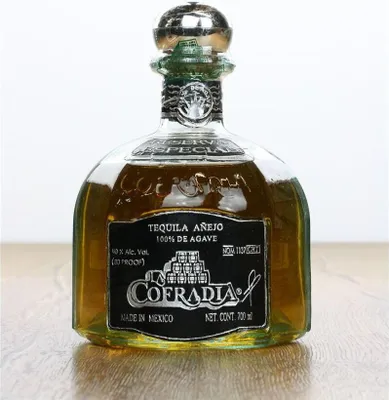 Produktbild von La Cofradia Tequila Añejo 100% de Agave Reserva Especial 0,7l