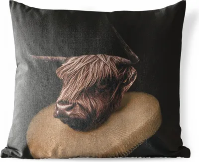 Produktbild von MuchoWow® Outdoor Kissen - Schottisches Hochlandrind - Kleidung - Kunst - 50x50 cm - Wetterfest - Lounge Kissen - Komfortabel - Kissen mit Bild