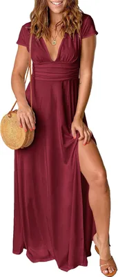 Produktbild von Langes Sommerkleid für Damen mit V-Ausschnitt, hohem Schlitz und kurzen Ärmeln, in Bordeauxrot
