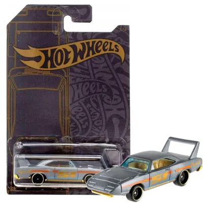 Zdjęcie produktu dla Hot Wheels GHP00 Plymouth Superbird z lat 70. – satynowo-chromowany model samochodu w skali 1:64, nowy