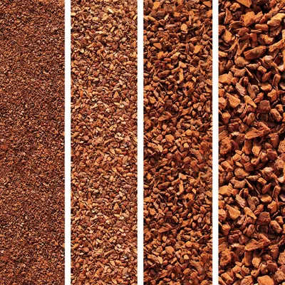 Produktbild von Premium Pinie 60 Liter in fein  | Dekorativer Pinienmulch für Garten, Hochbeet, Pflanzen und Sträucher
