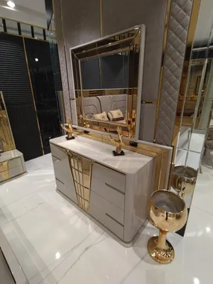 Immagine prodotto di Cassettiera moderna con specchio design moderno camera da letto in legno 2 pezzi.