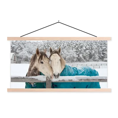 Produktbild von MuchoWow® Textilposter Pferde - Decke - Schnee 60x30 cm mit holzfarbenen Rahmen - Dekoration